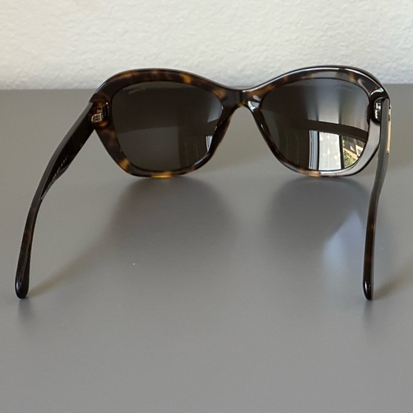 Chanel Dark Tortoise Polarized Butterfly Sunglasses (NWOT) - Picture 5 of 14